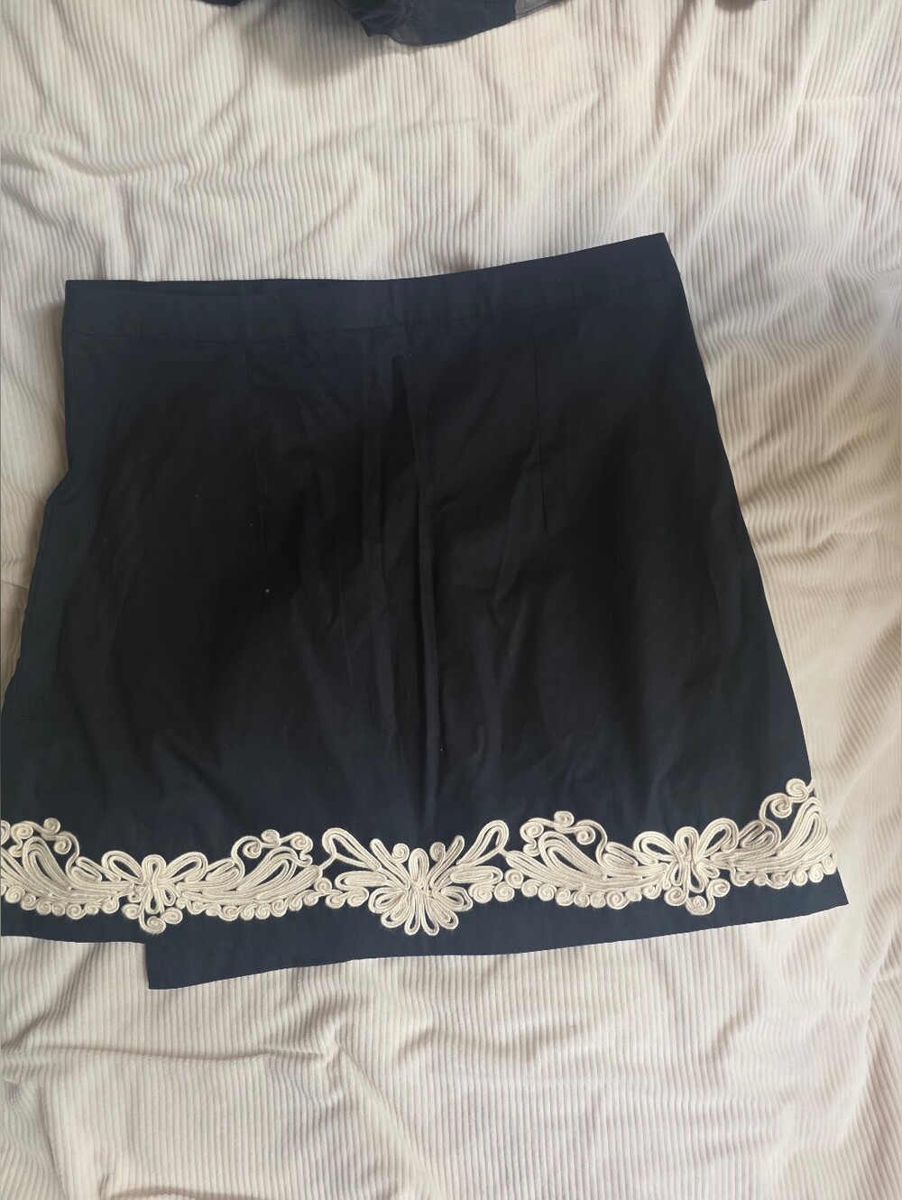 H&M Appliqued A-line Wrap Skirt black Embellishment ecru cotton BNWT - Picture 16 of 16